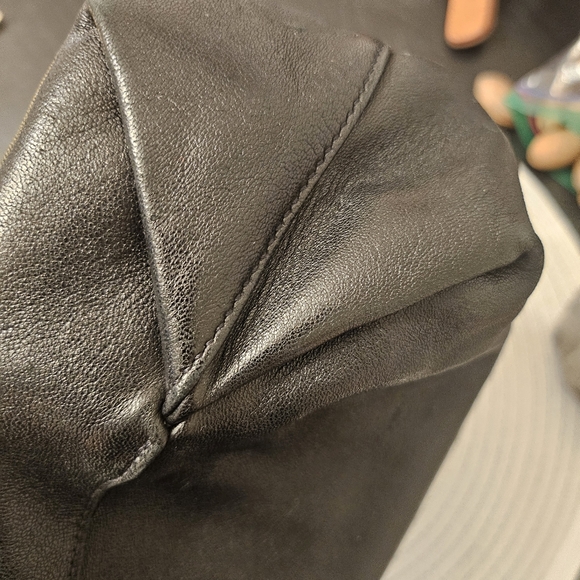 Saint Laurent Black Leather Teddy Bucket Bag - Picture 4 of 16